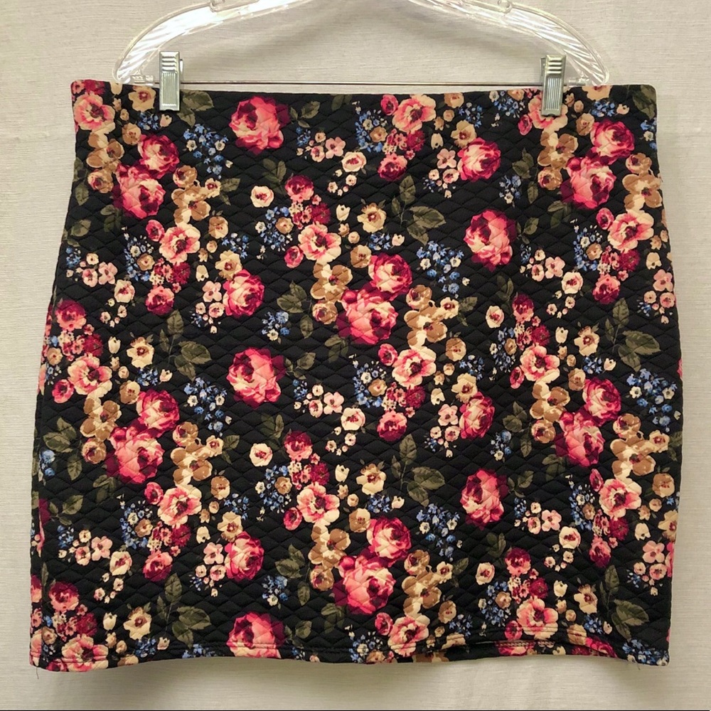 Brat Star | Quilted Floral Scuba Pencil Mini Skirt